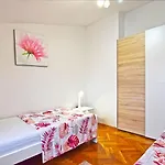 Apartamento Levak 2 *